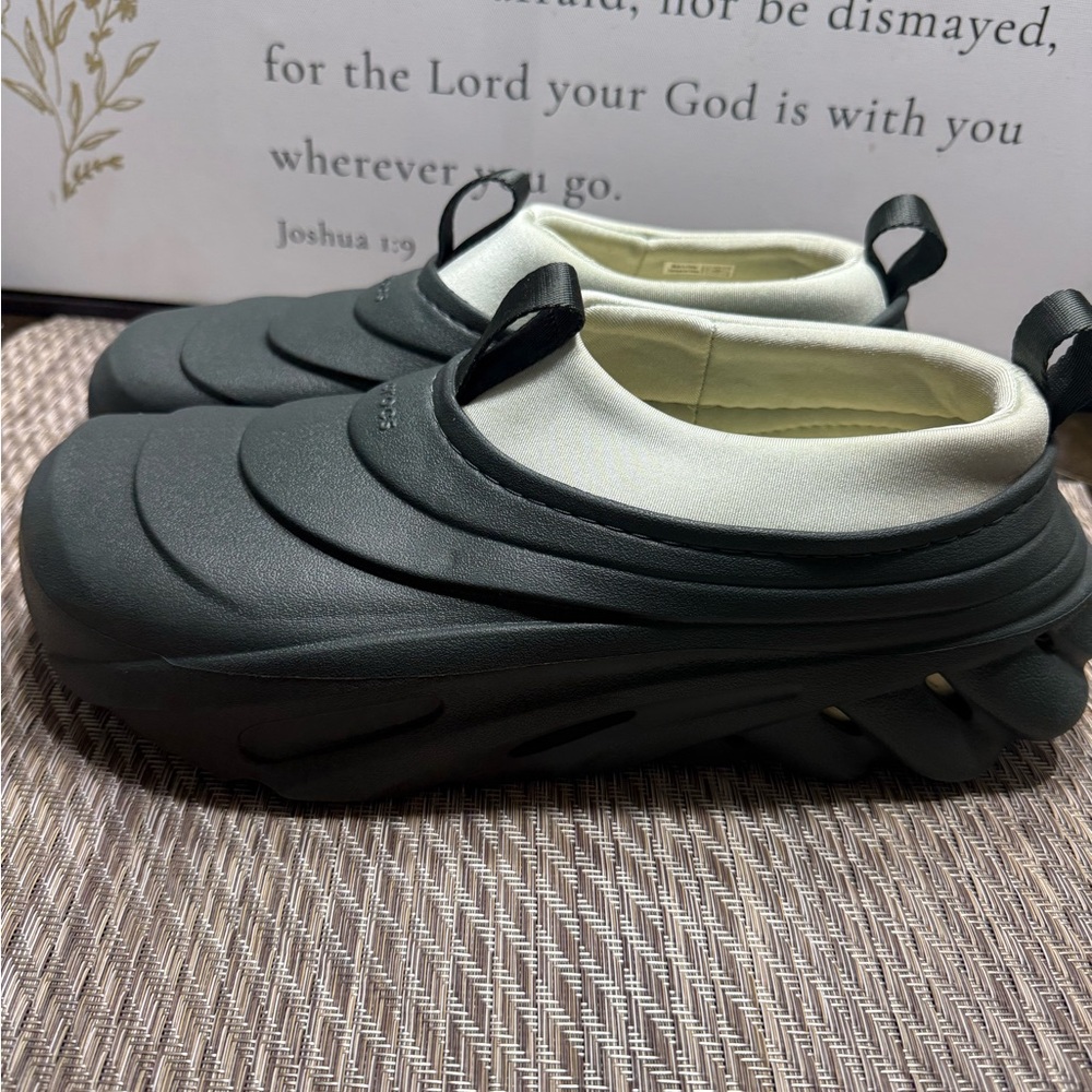 CROCS Men's SZ 10 Dark Green Slip-On Loafers Box 9 - Picture 4 of 6